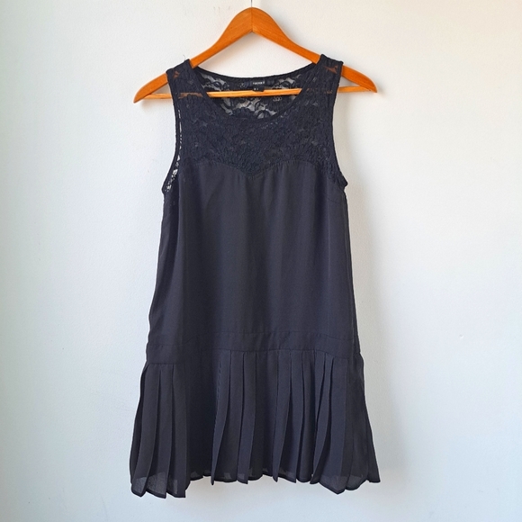 Black lace dress - Picture 1 of 4